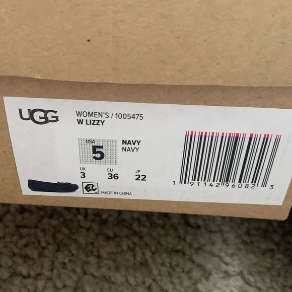 Ugg Lizzy Moccasin - Picture 10 of 10